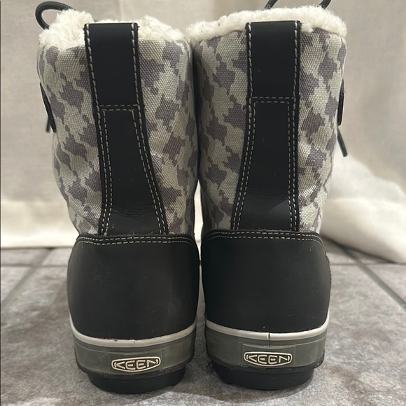 Winter Boots - Picture 3 of 7